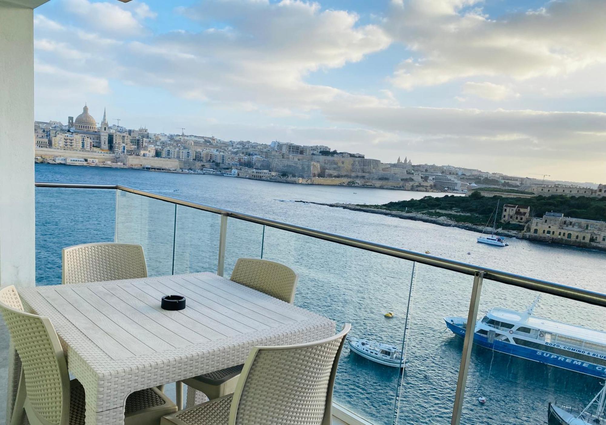Sliema Seaview & Seafront- Apt 9, 49 Tigne Point Mansions Bagian luar foto