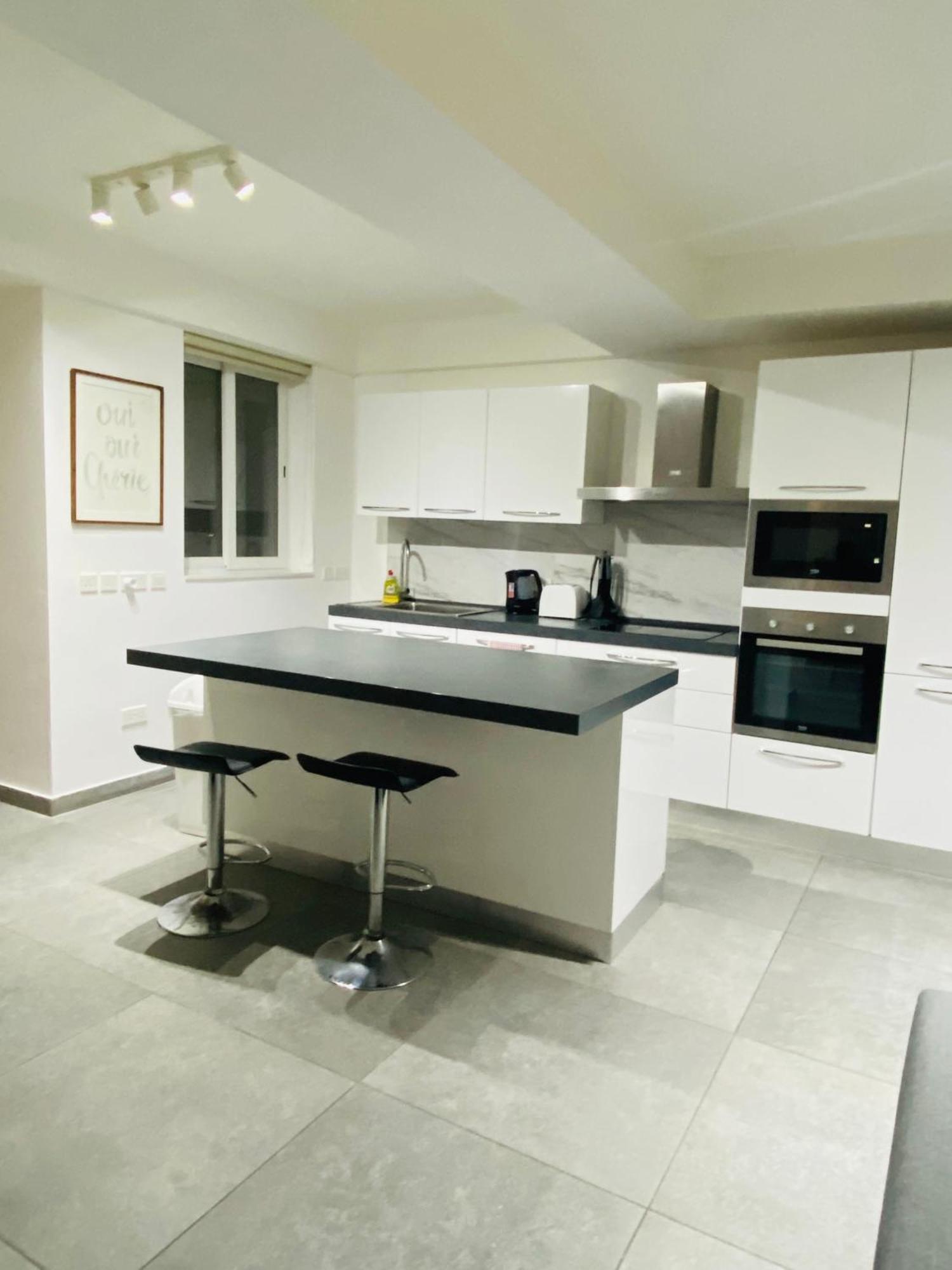 Sliema Seaview & Seafront- Apt 9, 49 Tigne Point Mansions Bagian luar foto